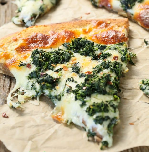 OK so a few days ago it was my first time roasting garlic, holy moly why on earth did I wait so long to do such a thing? This roasted garlic spinach white pizza was to die for.