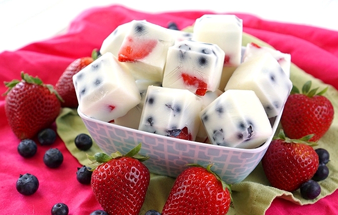 frozen-yogurt-berry-bites