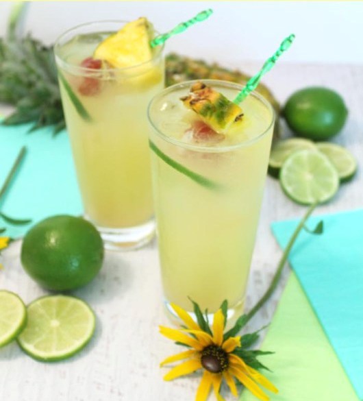 pineapple-coconut-mojito