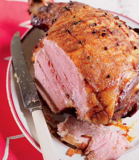 beautiful-glazed-ham