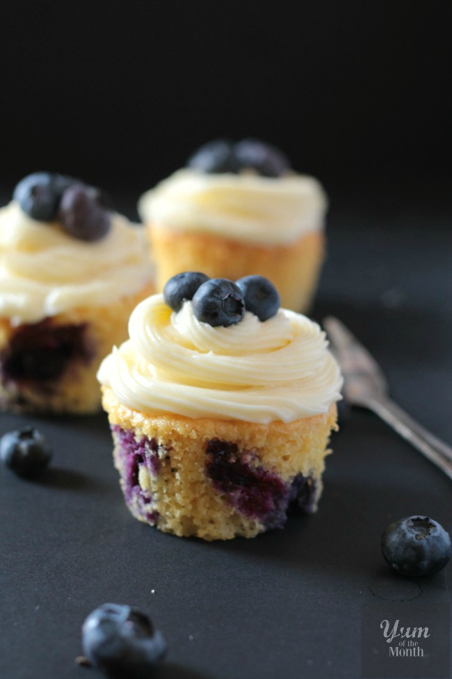 blueberry-cupcakes-with-lemon-cream-cheese-frosting