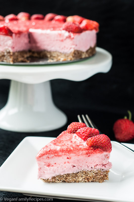 strawberry_ice_cream_cake