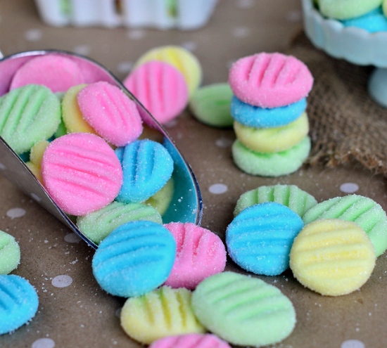 Pretty Pastel Mint Patties are perfect for Easter and spring time! These mints take just minutes to make and the kiddos can help too!