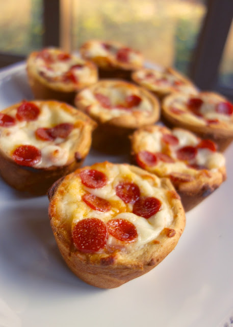 Crescent rolls, pizza sauce, mozzarella cheese. Let the kids customize each pizza with their favorite pizza toppings. Great for tailgating, parties, lunch or dinner.