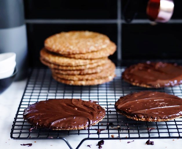 These extra-large oat biscuits are exactly what you need to get through the afternoon slump. Have one with a strong cup of tea and you'll be firing.