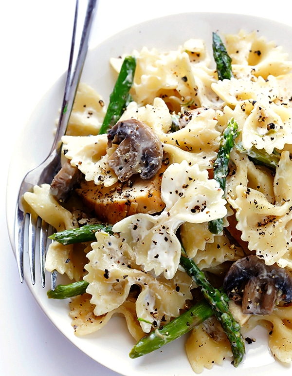 pasta-with-chicken-asparagus-goat-cheese