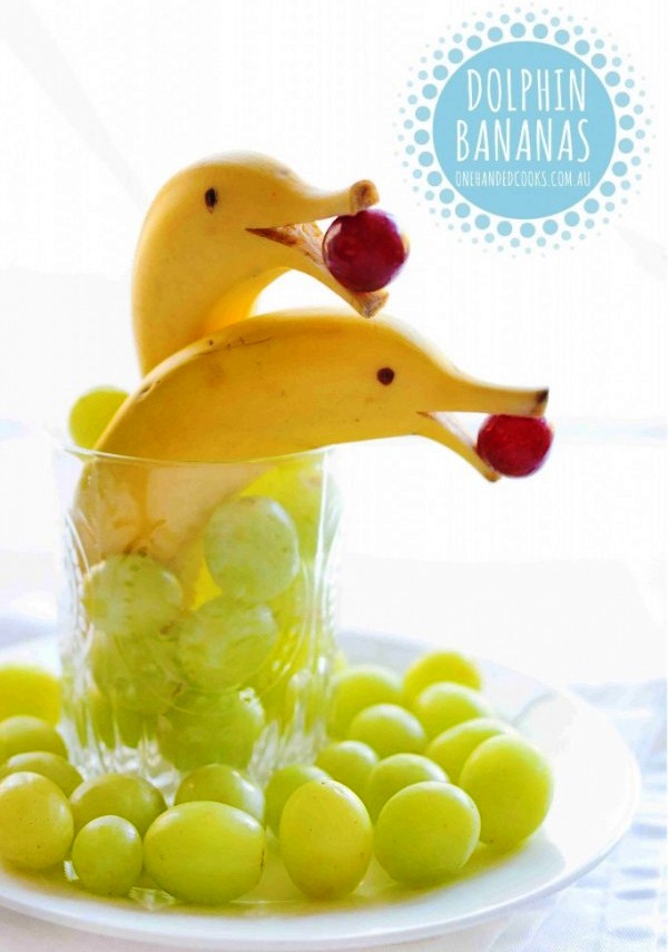 Snack times are essential to keeping our little ones well fuelled during the day. Eating up to 5-6 times per day is very normal for active and growing little kids. It keeps their tummy satisfied, their mood happy and their concentration and energy levels just right – if it’s the right type of snack of course. These no-cook dolphin bananas are a great little snack, and will bring a smile to their sweet little face.