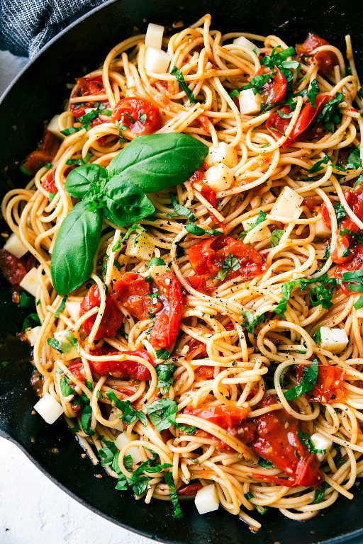 Easy caprese pasta