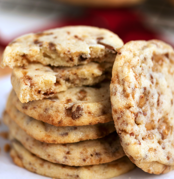 You’re just six ingredients away from these melt in your mouth good Toffee Butter Icebox Cookies!