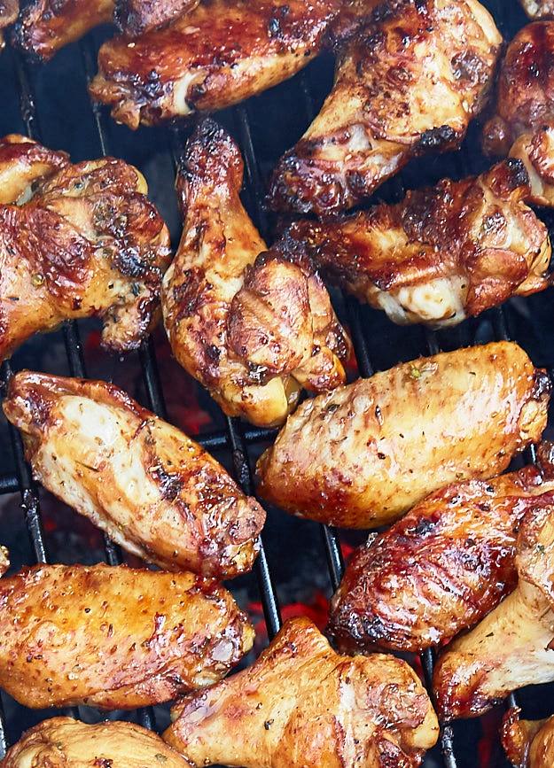 Irresistible chicken wings on the grill