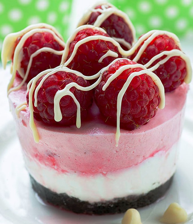 No bake mini raspberry cheesecakes with oreo crust