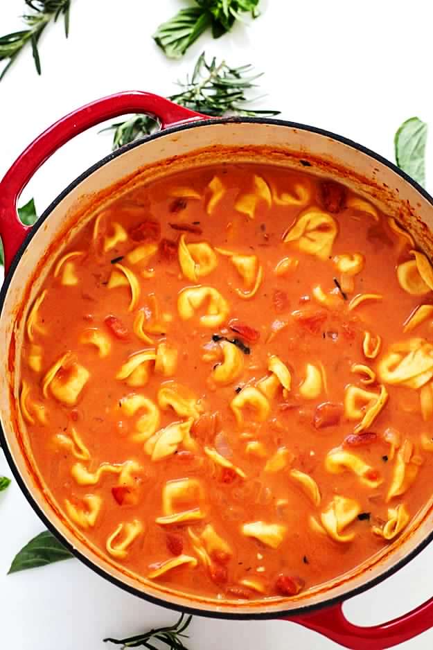 One-pot creamy tomato tortellini soup