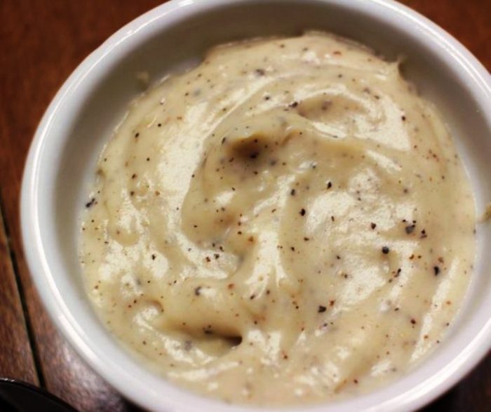 Creamy white pepper gravy