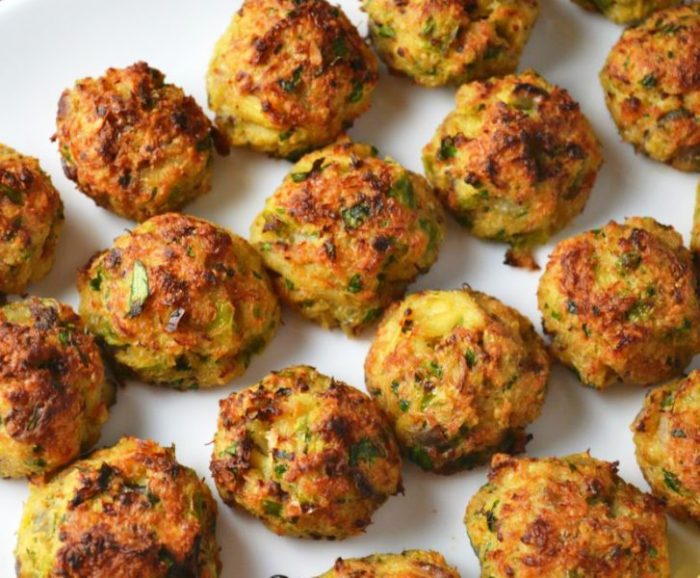 Baked crab cakes bites with lemon remoulade