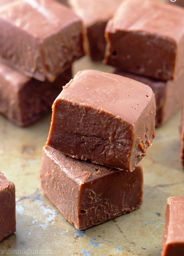 This Nutella Fudge is a SUPER fast recipe that your friends and family will ask for again and again!