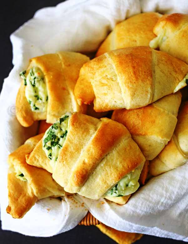 Cheesy spinach crescents