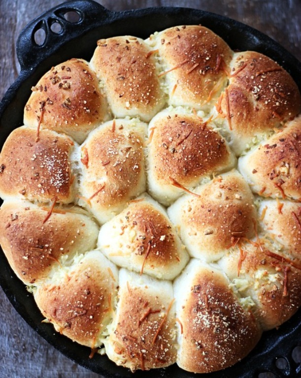 Garlic parmesan dinner rolls