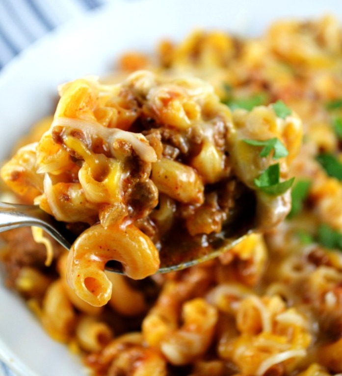 One skillet cheesy chili mac