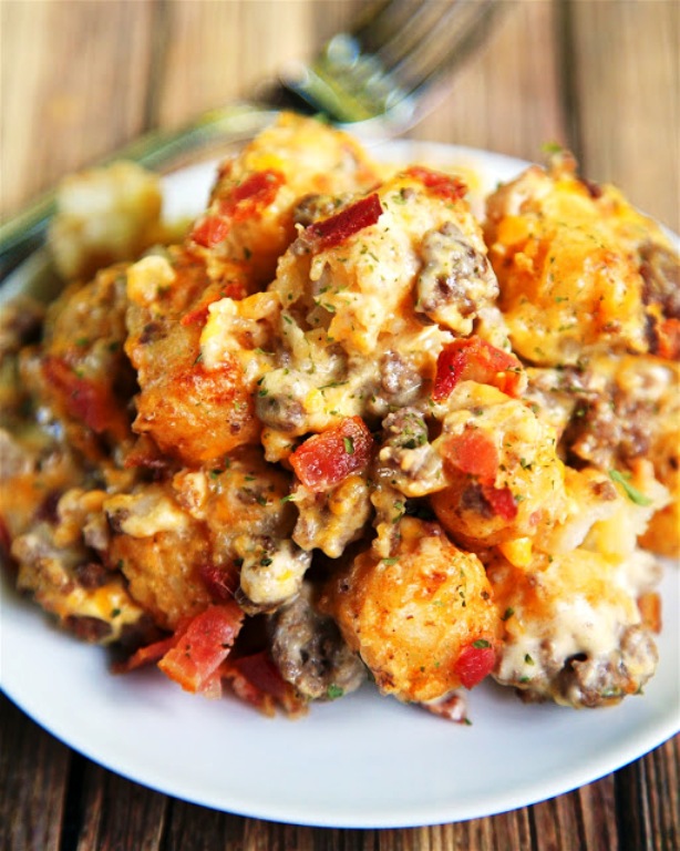 Bacon cheeseburger tater tot casserole