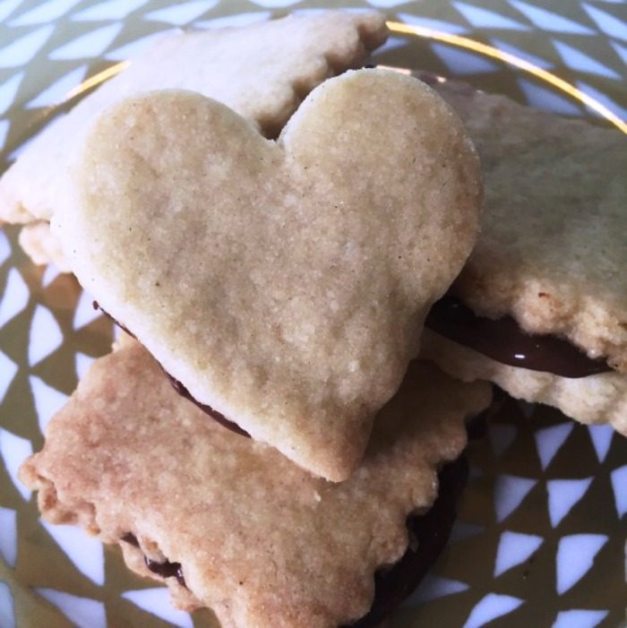 The three ingredients biscuit recipe(Nutella between)