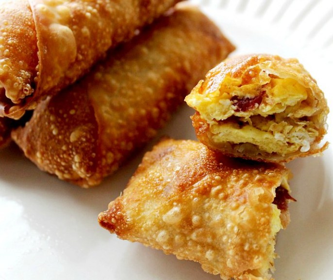 Breakfast egg rolls