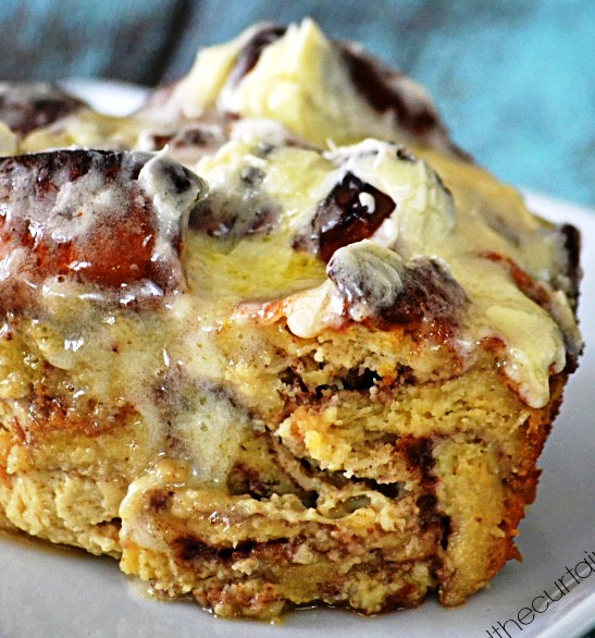 Cinnamon roll bread pudding