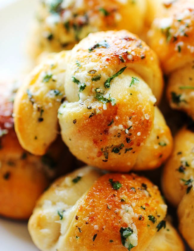 Easy, fool-proof, buttery garlic knots