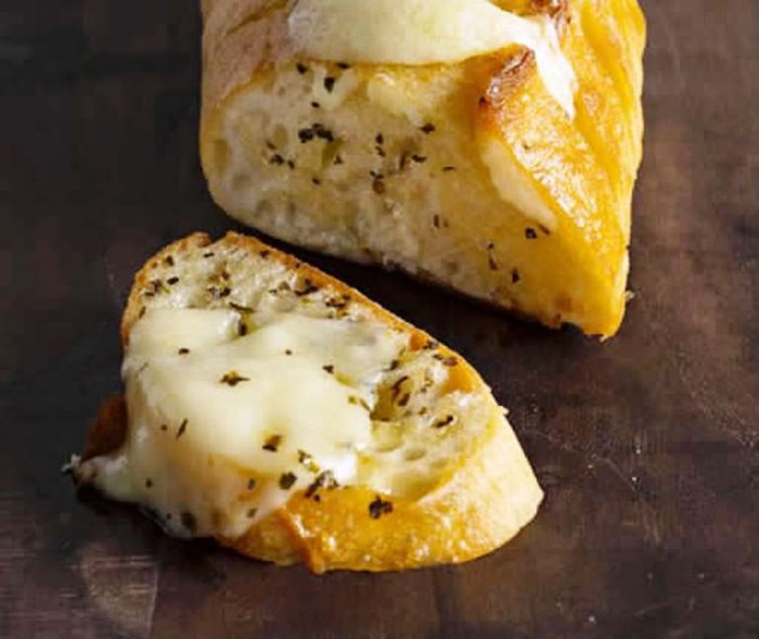 Garlic cheesy bread 