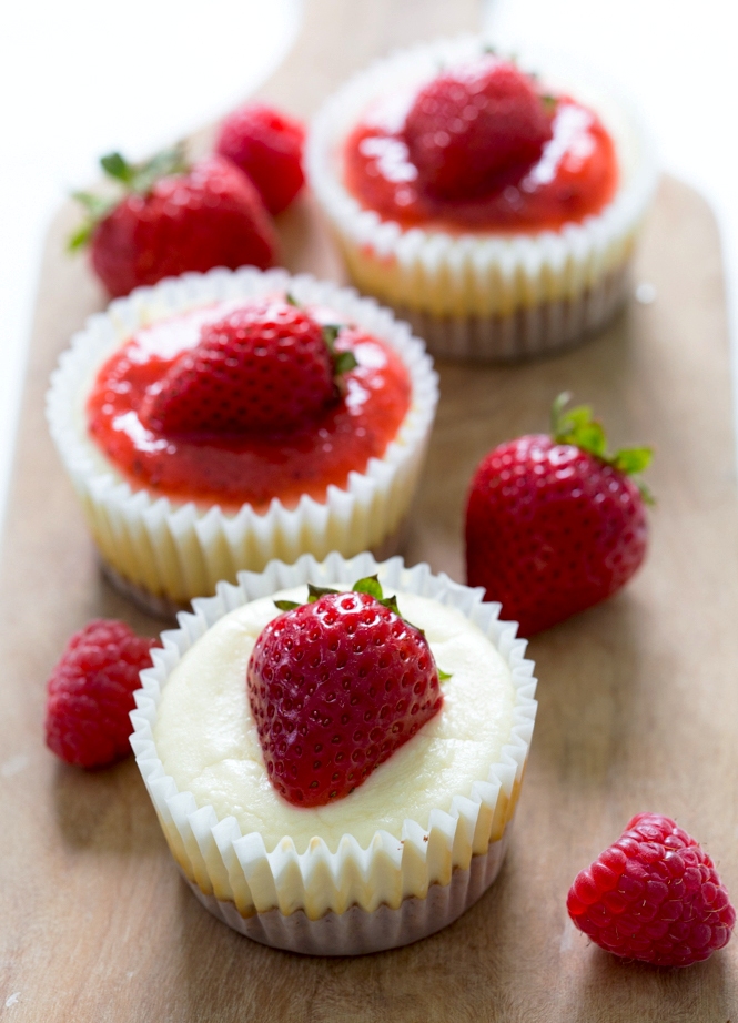 Super easy mini cheesecake cupcakes.