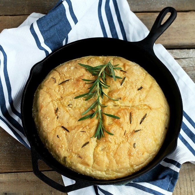 Rosemary no knead skillet bread