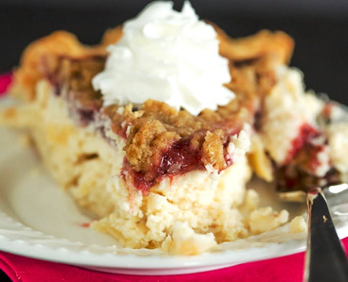 Cranberry cheesecake crumb pie