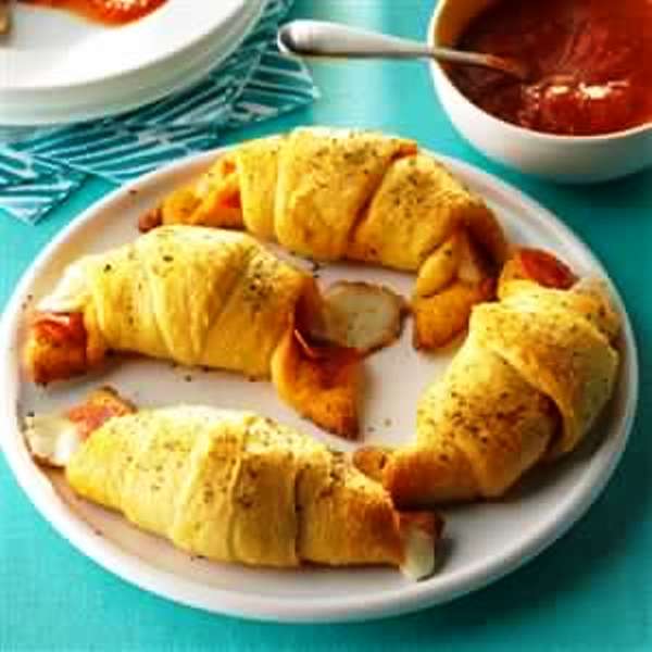 Here is a fast appetizer recipe that goes over well at my house. Each bite has gooey melted cheese and real pizza flavor. Try serving them with pizza sauce for dipping.