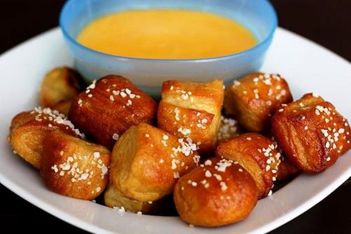 Homemade Soft Pretzel Bites-these little pretzel bites are fun to make at home and are great for parties and game day!