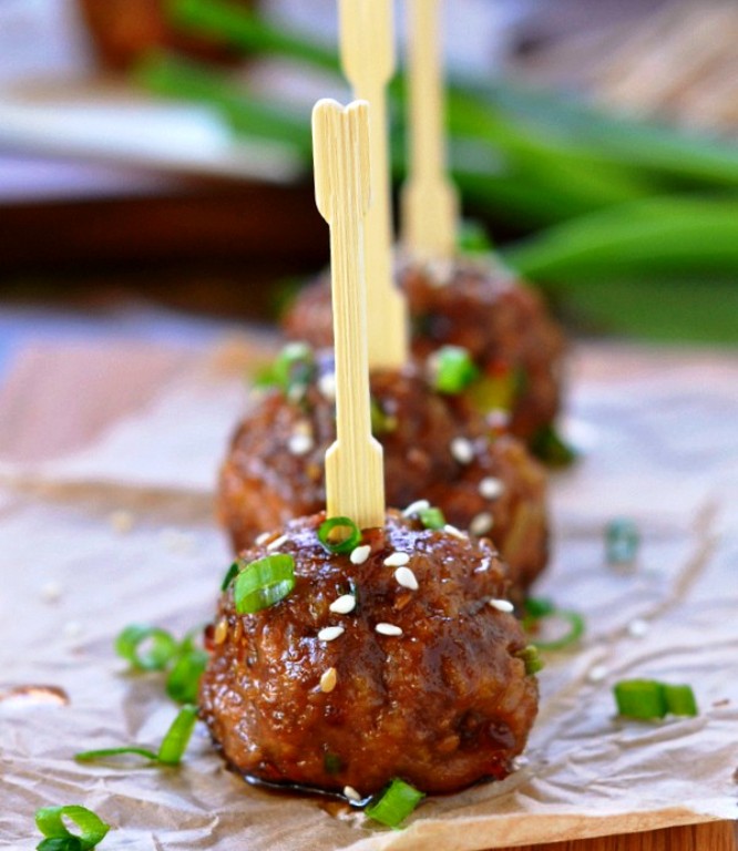 These delicious Teriyaki Meatballs make for a killer appetizer for game day or an amazing dinner when served over a bed of rice! An easy recipe that you’ll find yourself making again and again.