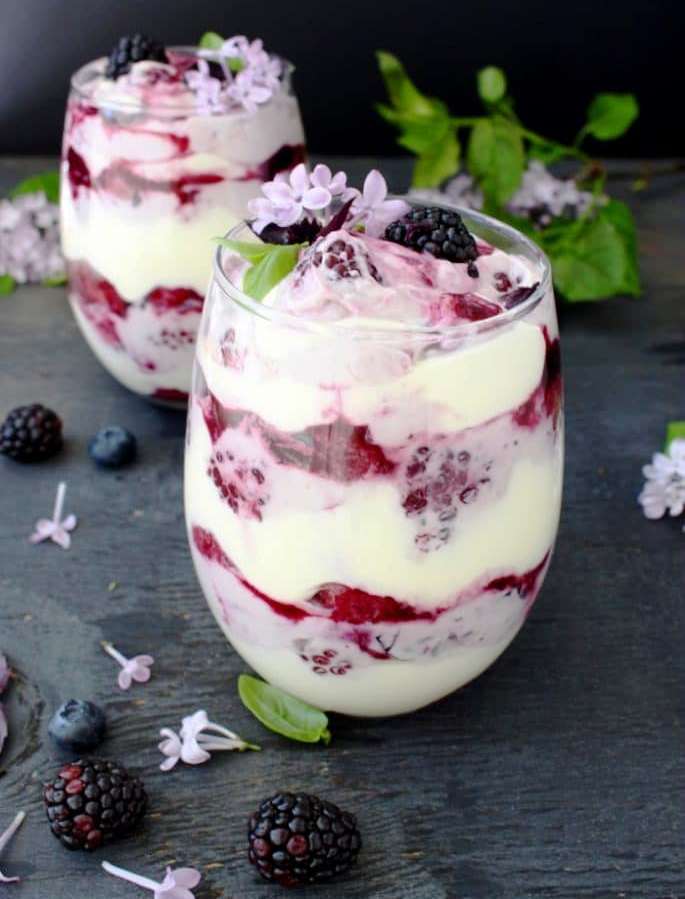 Berry-tiramisu-trifle-recipe