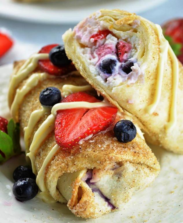 Oven-baked-berry-cheesecake-chimichangas