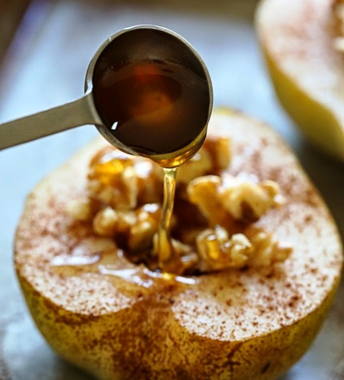 Baked Pears with just (4) Ingredients! This EASY dish made with honey, walnuts and cinnamon is perfect for breakfast or dessert.