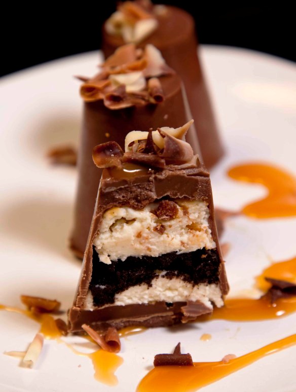 Cheesecakes crammed full of creamy baked cheesecake, crunchy shards of honeycomb with a hidden velvety dark rich Oreo biscuit crumb layer.