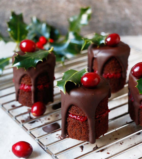 Chocolate cranberry christmas mini cakes (vegan, gluten free, nut free)