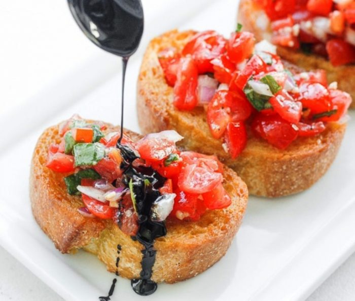 Easy tomato bruschetta with balsamic glaze