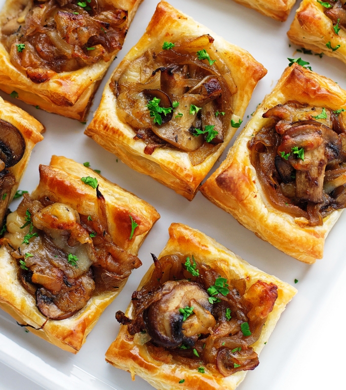 Caramelized onion bites with sautéed crimini mushrooms, balsamic caramelized onions, and applewood smoked gruyere cheese.