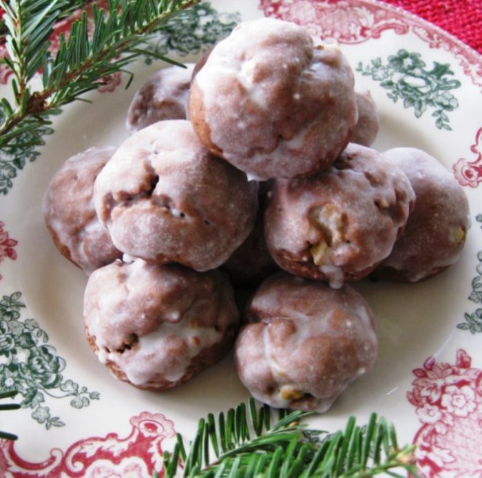 They have a distinct taste from the mix of chocolate, cloves and walnuts. As most Italian cookies, they are not too sweet and always extra yummy dipped in espresso!