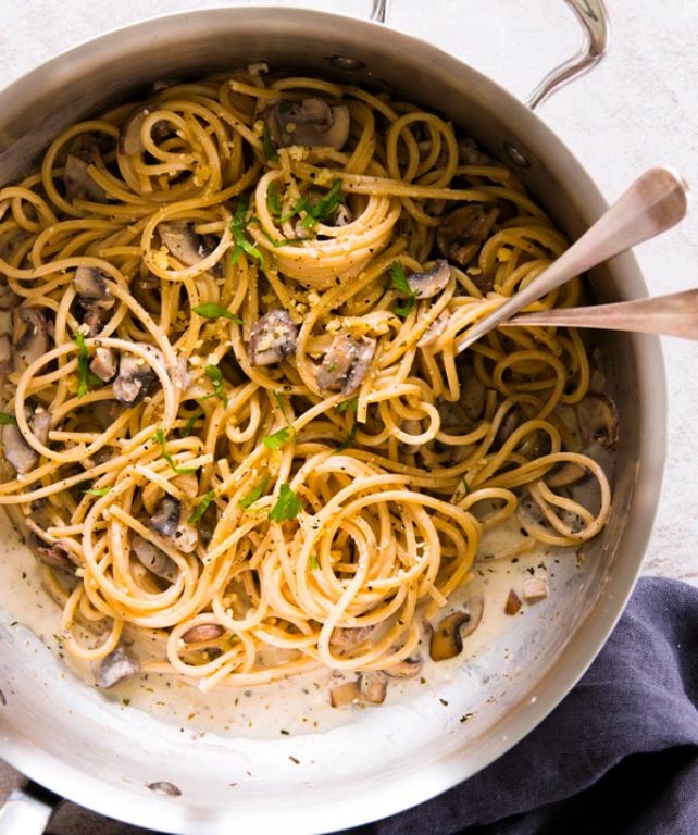 One pot garlic butter parmesan mushroom pasta