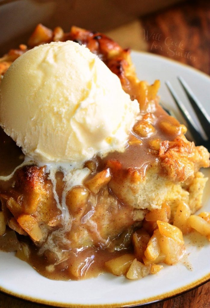 Apple pie bread pudding