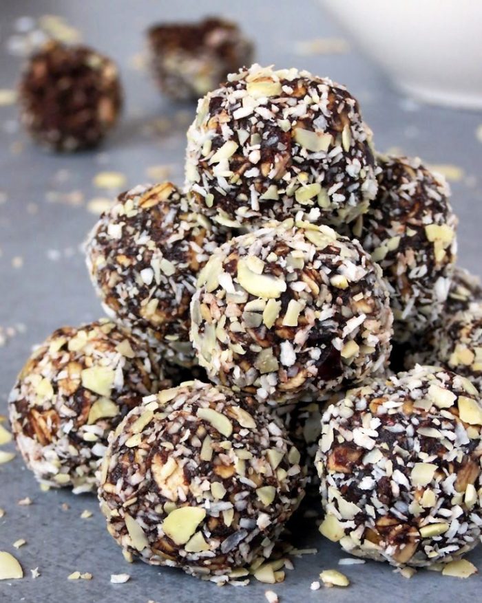 Healthy-no-bake-chocolate-energy-bites