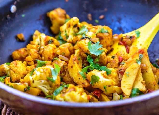 Aloo gobi (potatoes & cauliflower)