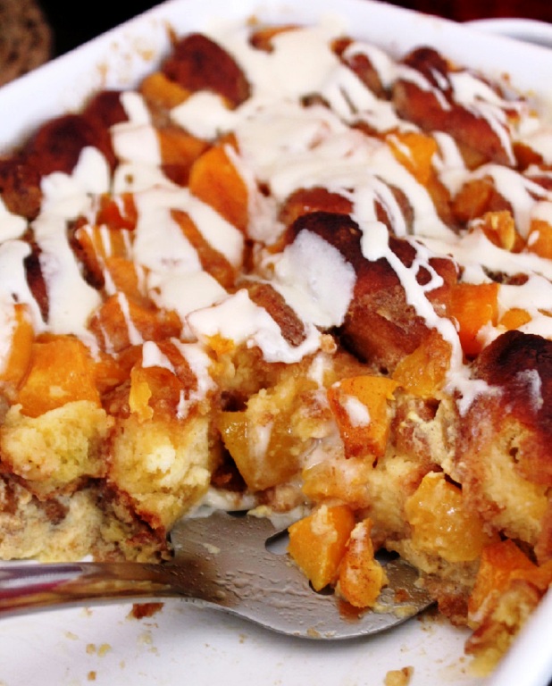 Peach cobbler bread pudding