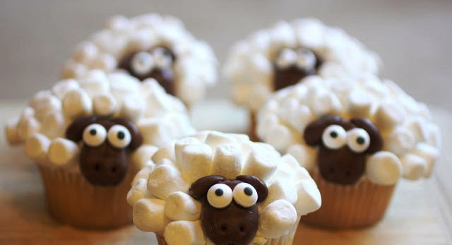 Sheep cupcakes