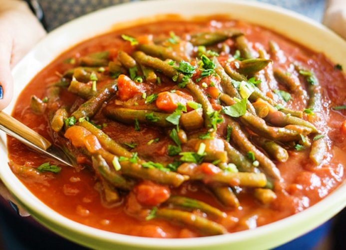 Lebanese green beans with tomatoes