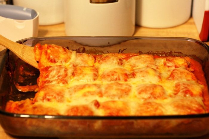 The great thing about this is, if you don’t like meat, you can use cheese-stuffed ravioli pockets! With 3 ingredients and a only 45 minutes to bake, how can you go wrong with this recipe.